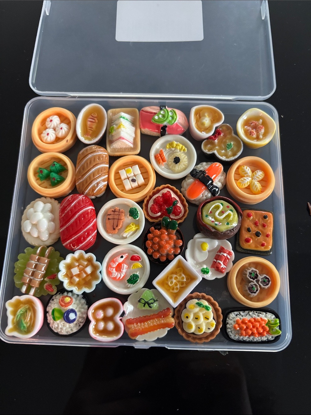 Small food figurines
